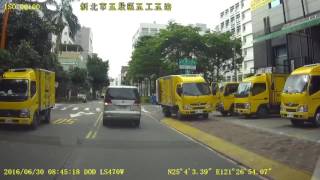 2016 0630 新北產業園區五工五路 - 五權路與五權三路間路邊停車影響車輛通行
