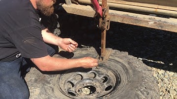 How To 4WD OFFROAD: Replace a valve stem and separate a tire from wheel/rim  (break a bead)