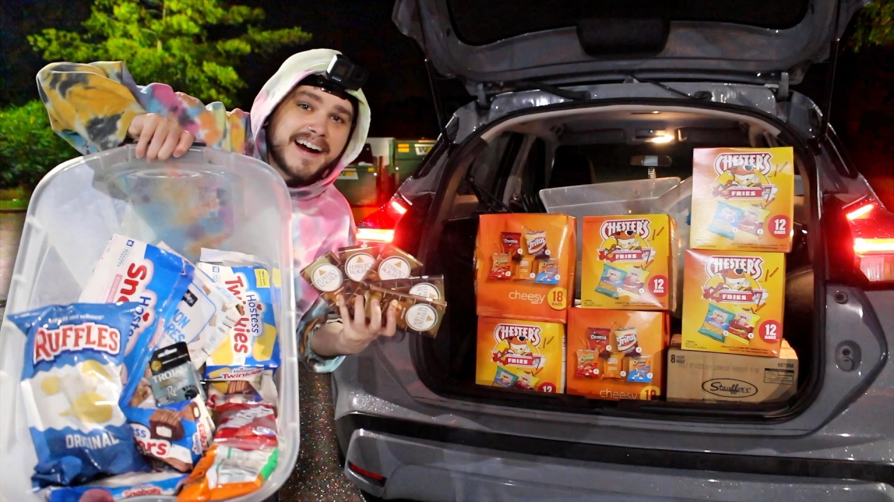 I Filled My Car With Tons of Free Chips and Sweets While Dumpster Diving!