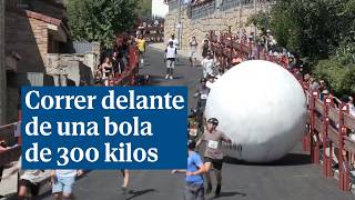 El boloencierro: correr detrás de una bola de 300 kilos, una fiesta popular al norte de Madrid