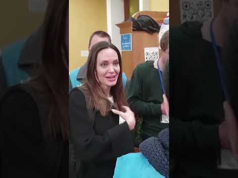 MOMENT: Actor Angelina Jolie tickles a little girl during her visit to Ukraine's Lviv #shorts