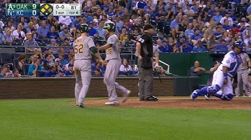 OAK@KC: Davis doubles to bring in two runs in the 4th