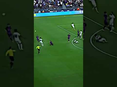 فينيسيوس لعب في دفاع برشلونة مسح فيهم الارض