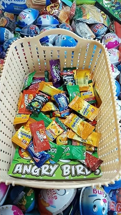 ANGRY BIRDS STICKER BOOK AND MIX CANDIES