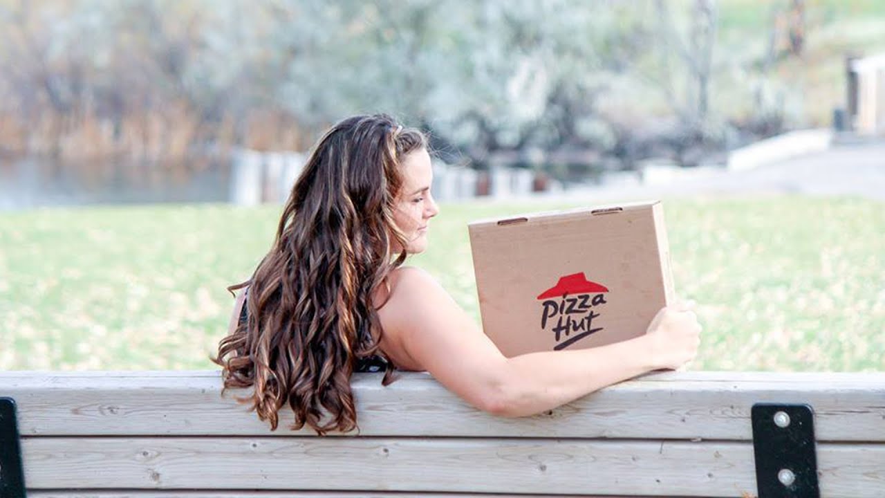 celebrity family feud This Woman's Pizza Engagement Photos Will Crack You Up!