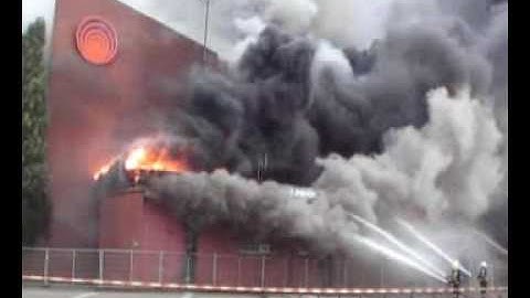 Theater De Klinker te Winschoten in de brand.