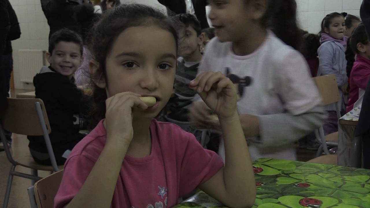 Els alumnes de Sant Jordi ofereixen un esmorzar saludable als xiquets de la Mercè