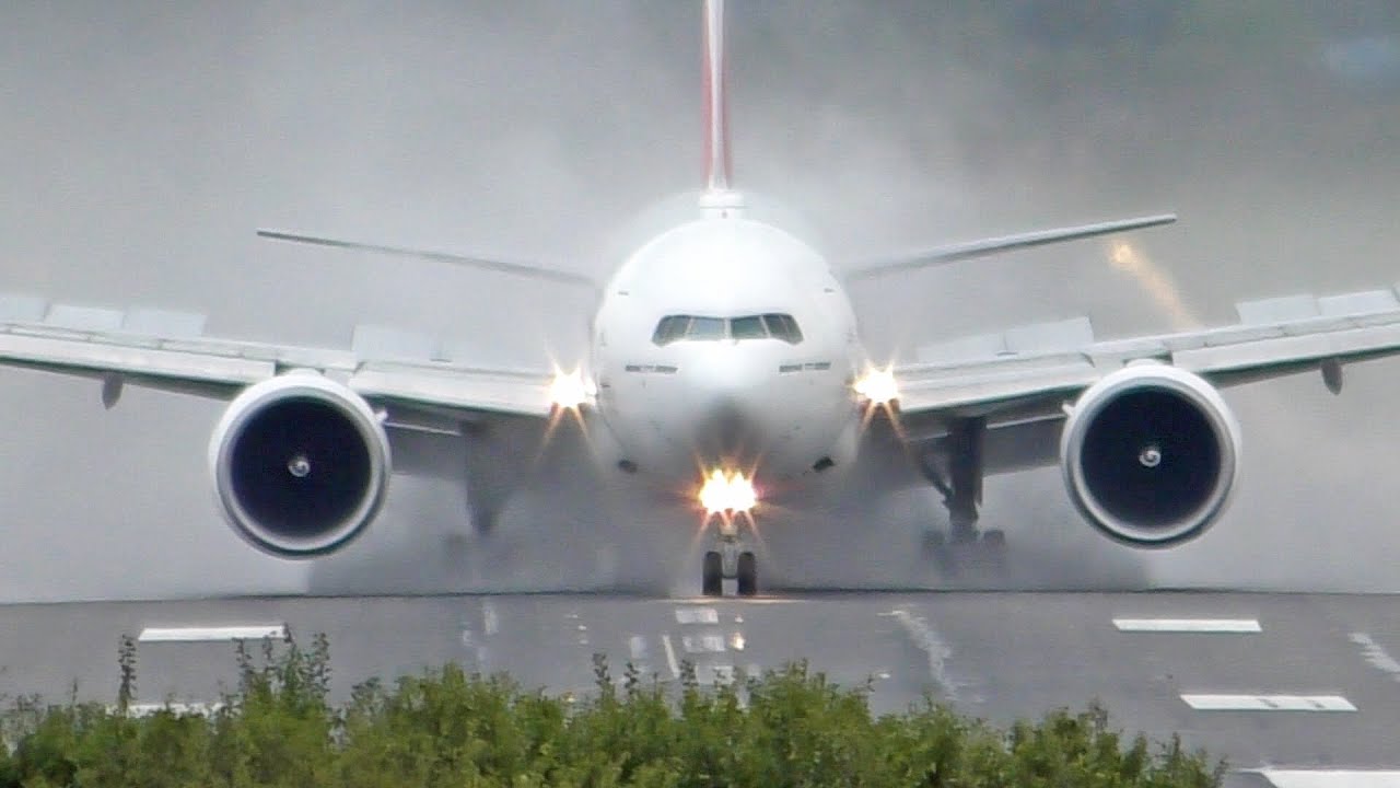 South Crosswind Gusting 23knots | Runway 25 Newcastle Airport (4K)