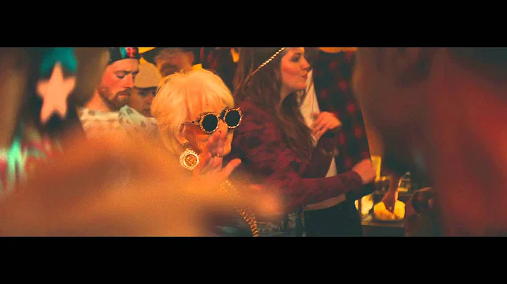 Baddie Winkle Keeps It Moving