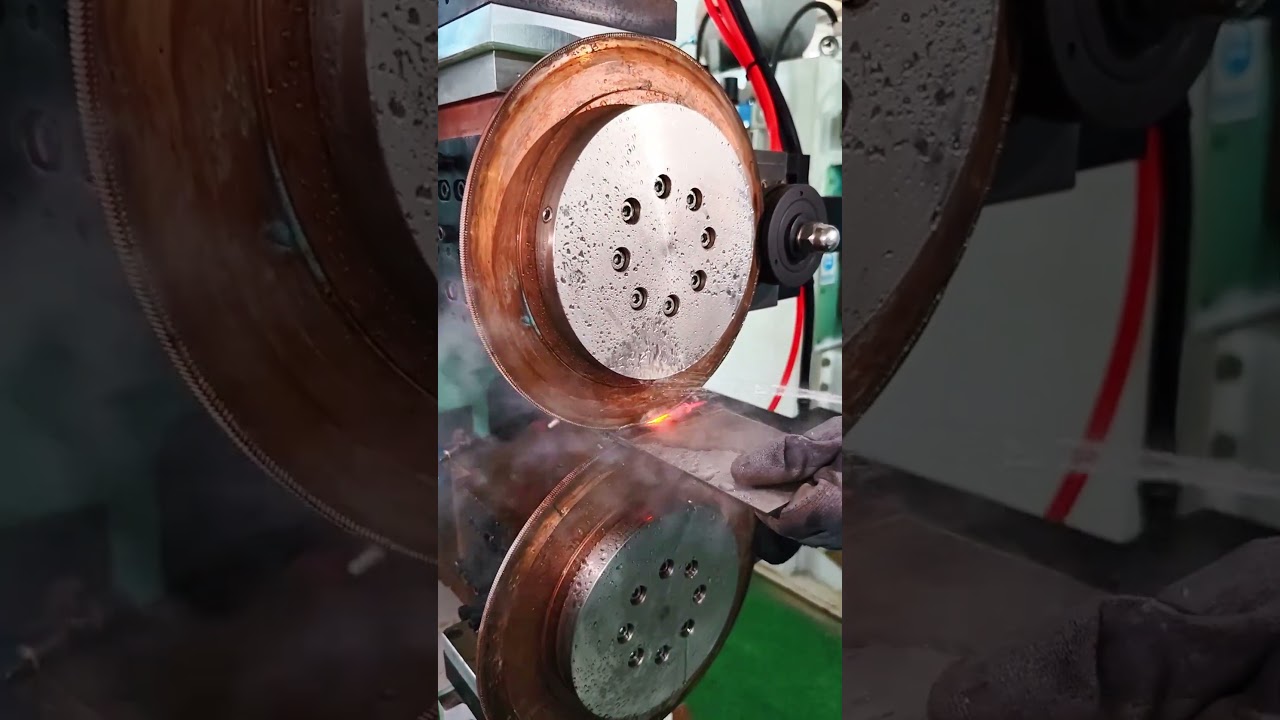 AGERA seam welding machine: can weld 7mm thick stainless steel plates, with uniform and smooth welds