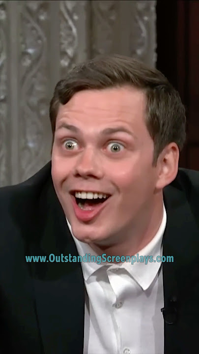Bill Skarsgård recreates his Pennywise Smile