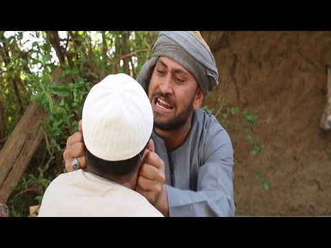 مصطفى بيسرق شباشب قدام الجامع