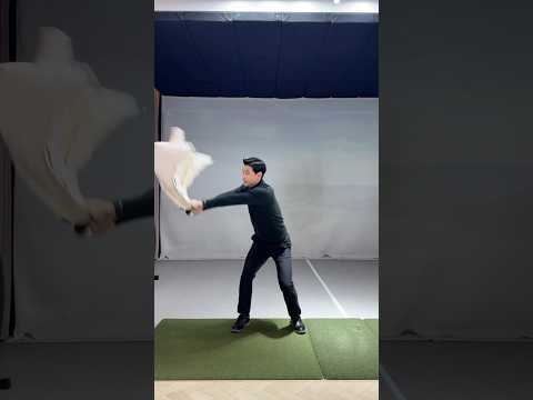 “Swing your <strong>irons</strong> and driver like this!You feel it, right?”