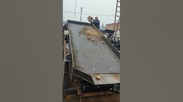 Vibrating screening machine  #machine #quarry #sandmining #sand #screen #separator