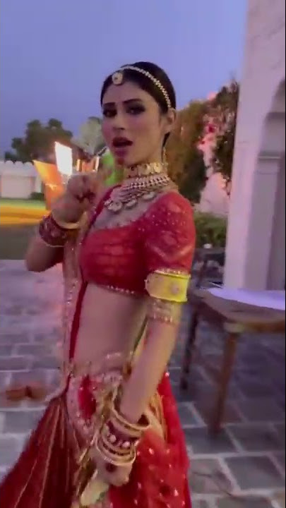 Mouni Roy New Instagram Reels (#Jodaa) 😍😍