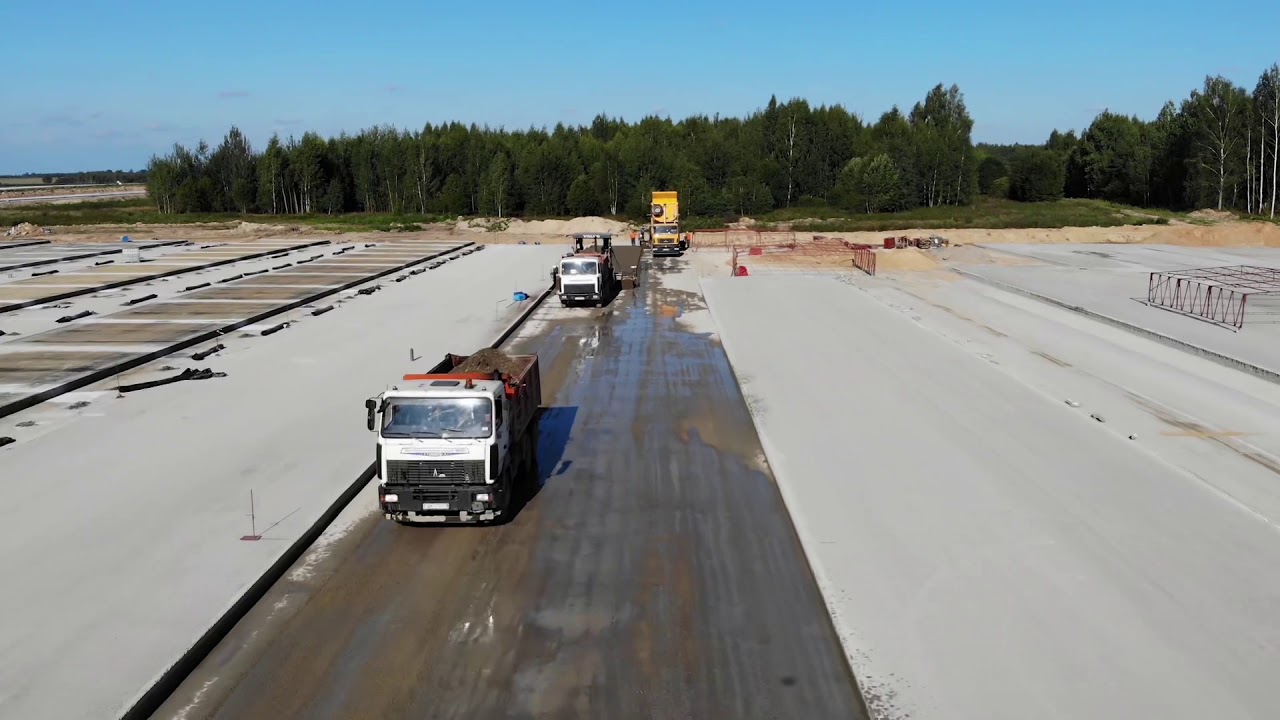 Укладка цементобетонного покрытия - бетоноукладчик GOMACO GPH- 2800 в аэродроме Болбасово.