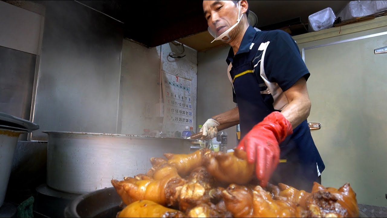 Korean pig feet, Korean street food / Korean Braised Pig's Trotters