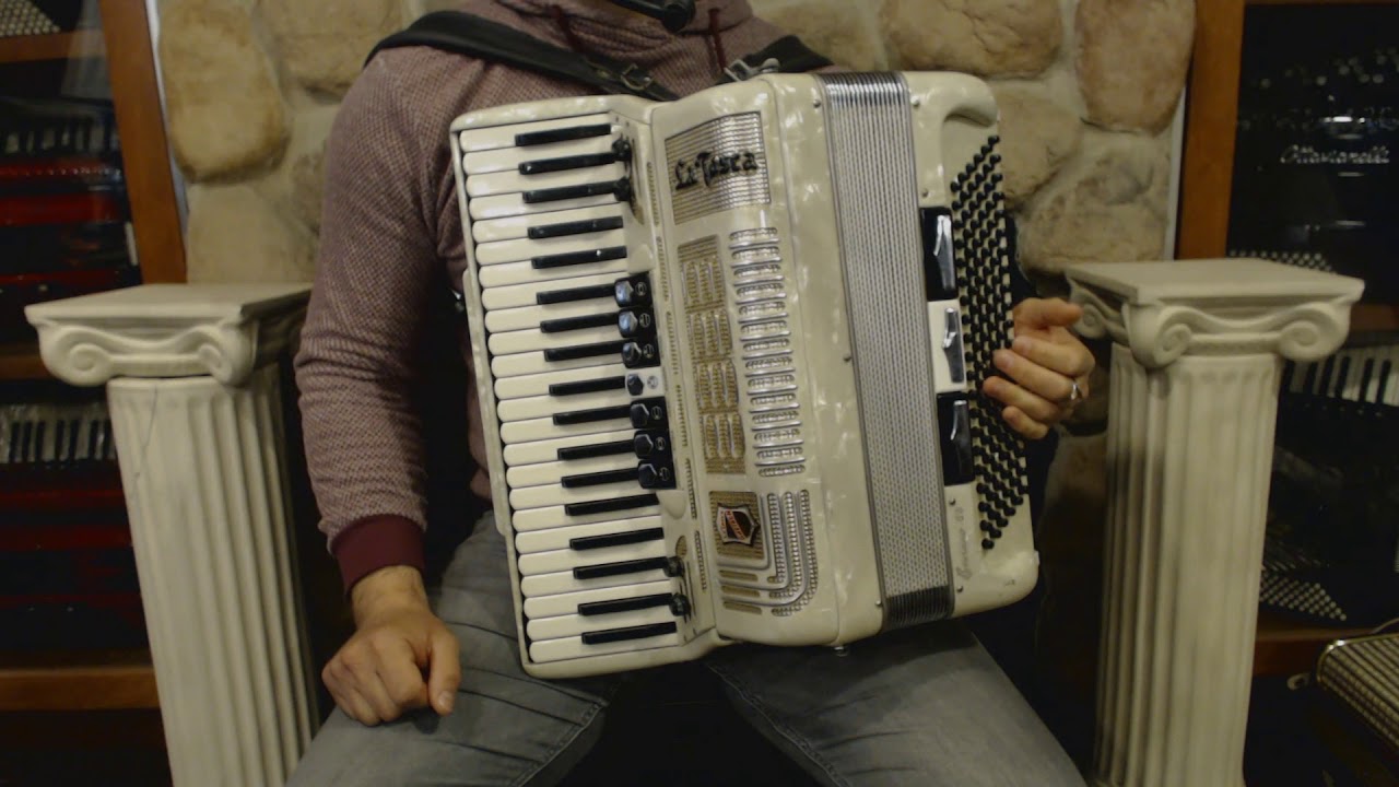 3352 - Cream La Tosca Biviano 88 Piano Accordion LMH 41 120