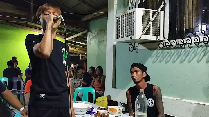 nag si alisan Yong mga Tao sa likod:-)  Help (john...