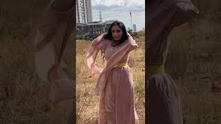 Saçına Kırmızı Güler Takarım