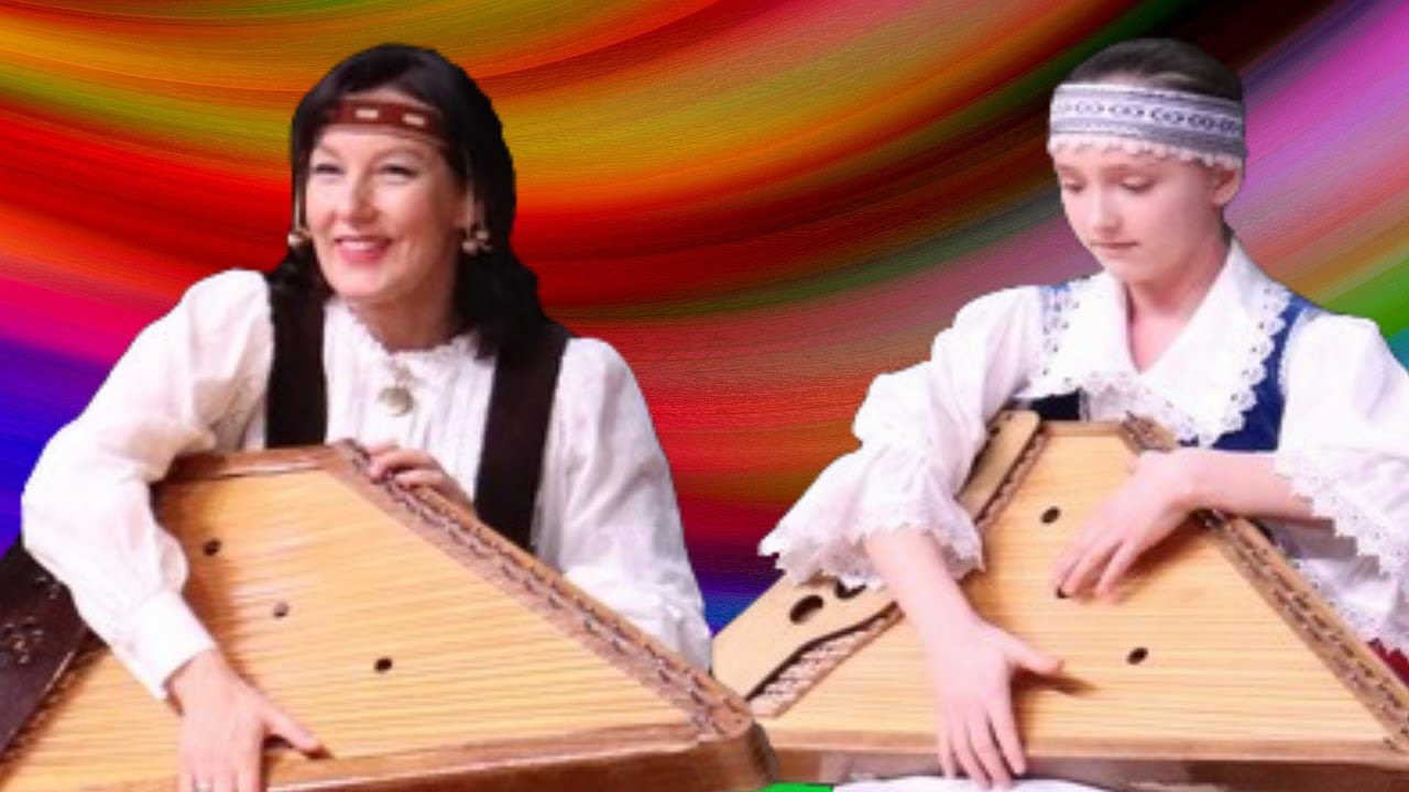 Участники Молодежной студии ансамбля "Кантеле" исполняют композицию Юрия Зубова "Часы."