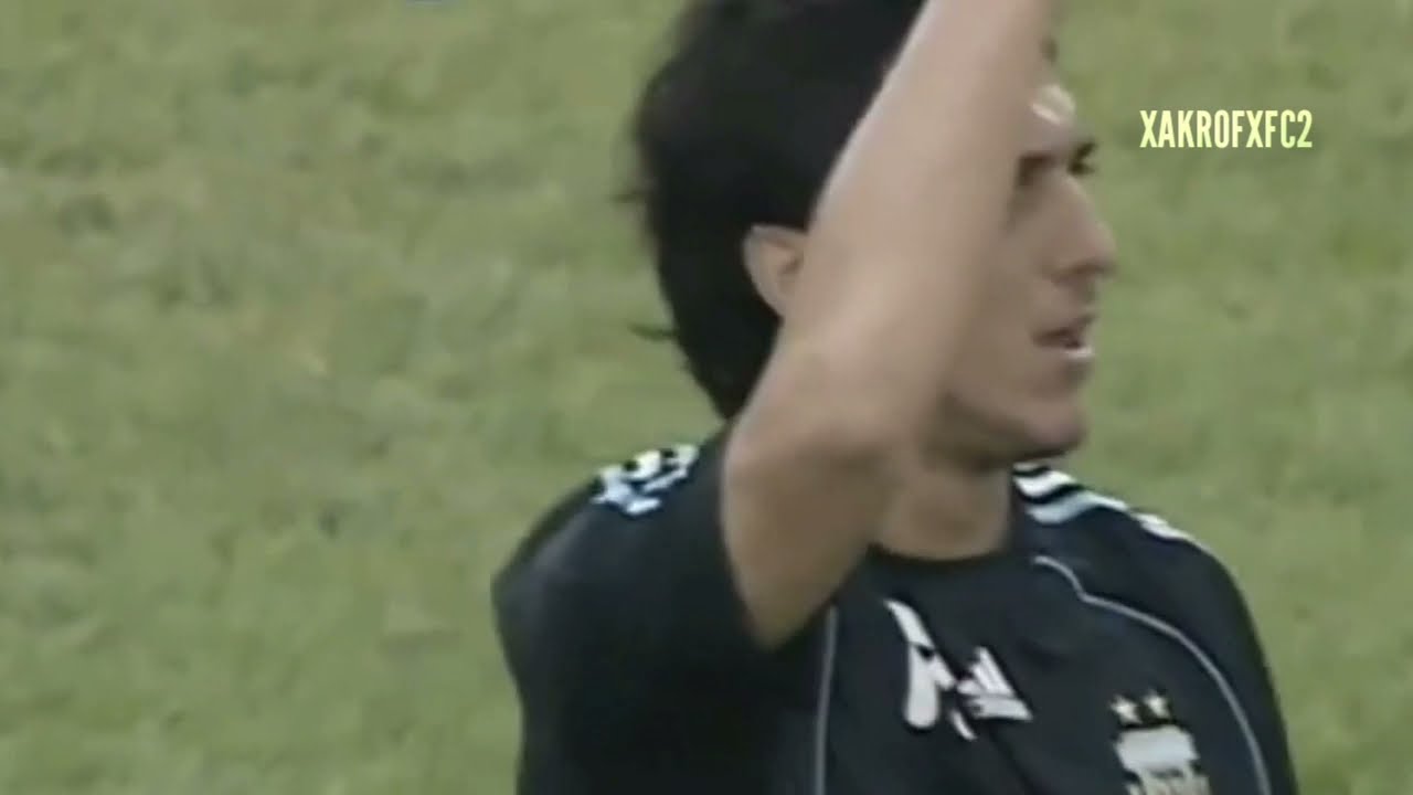 Nicolás Burdisso vs Uruguay (World Cup Qualifiers 2010) Local
