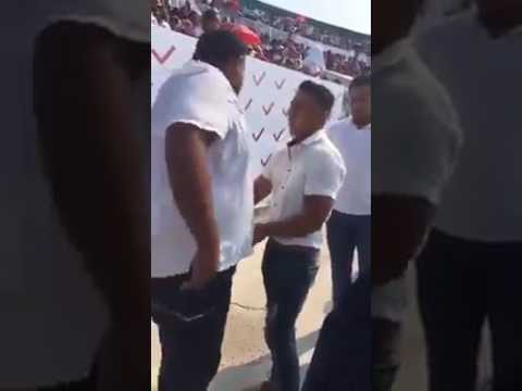 Sacan a golpes a periodistas de evento de Senador Roberto Albores humor or humour