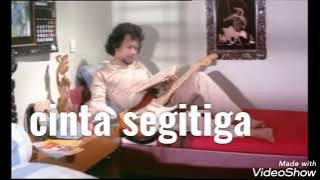 cinta segitiga