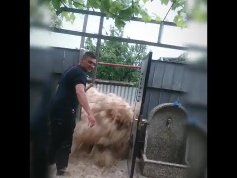 სურამი ნიაღვრის ქვეშ - მობილური ,,რეპორტიორები\"