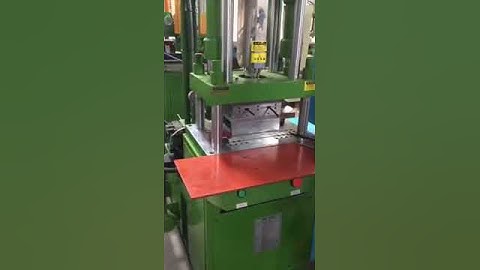 UK power cable plug injection molding machine