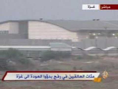 مئات العالقين في رفح بدؤوا العودة إلى غزة