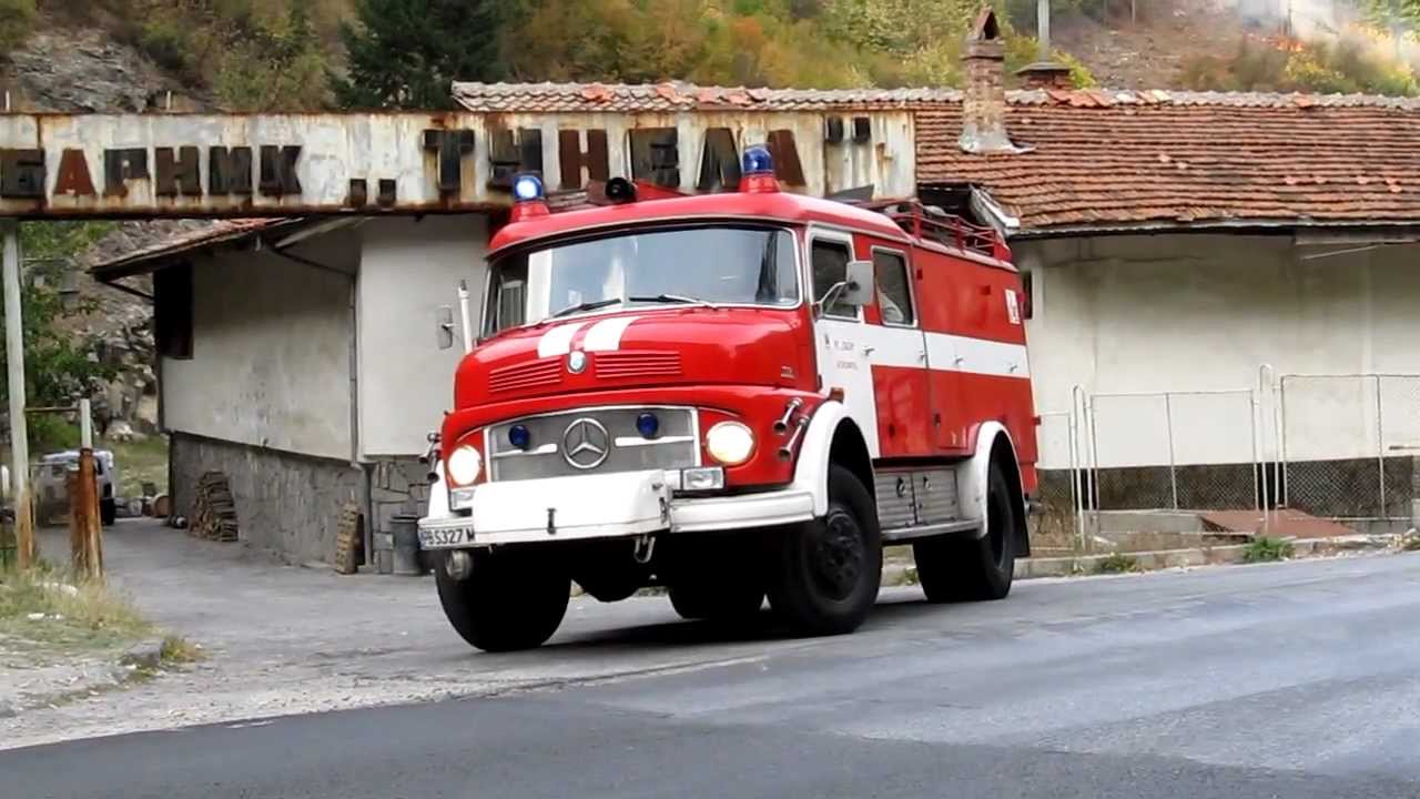 Mercedes Fire Truck 1113 in action - YouTube