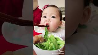 Asian Baby Eat 婴儿吃菜