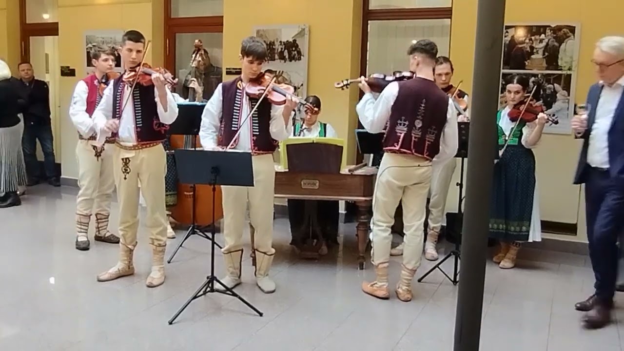 Na kopečku stála, plakala, Čardáš - Poslanecká sněmovna Praha