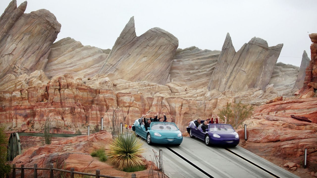 FRONT SEAT RADIATOR SPRING RACERS RIDE 4K Cars land Disney