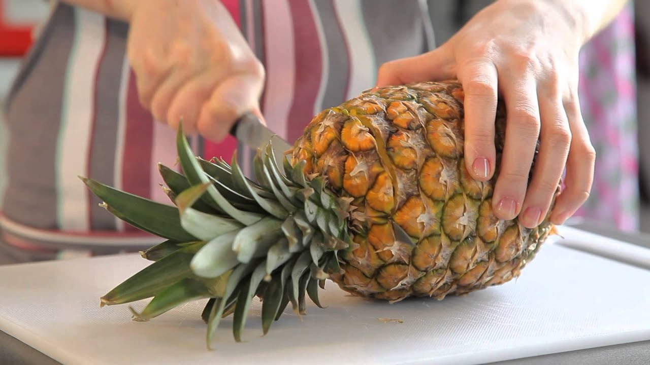 Comment découper un ananas ? Voilà LA solution pour éplucher un ananas  🍍🍍🍍 