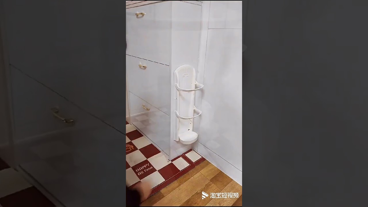 With this umbrella storage rack, it is convenient to drain water in rainy days,