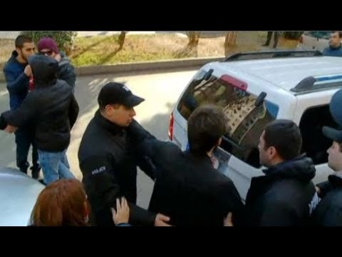 მამუკა მდინარაძისთვის საჩუქრად მიტანილი „41 ვერცხლი“ და ხმაური დეპუტატის ბიუროსთან