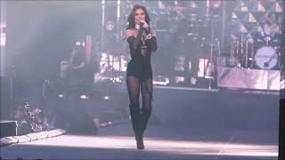 Shania Twain performs I FEEL LIKE A WOMAN at Harry Styles Wembley Stadium Concert 