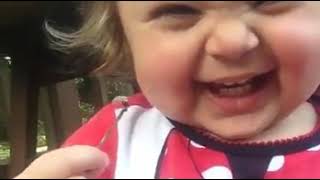 طفل ده سمعها