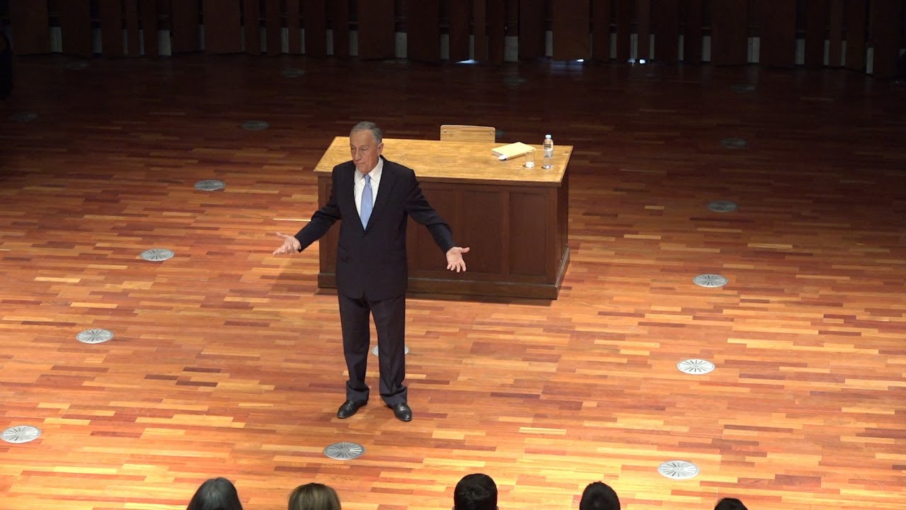 Aula-debate com alunos do ensino secundário sobre Francisco Sá Carneiro e a Democracia