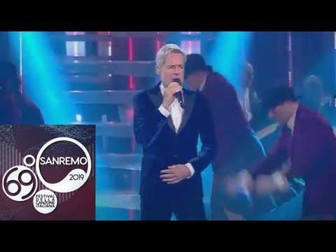 Sanremo 2019 - Claudio Baglioni apre la terza serata con "Viva l'Inghilterra"