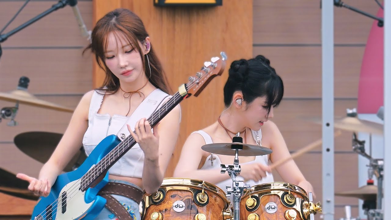 QWER 눈물참기 직캠 - 쵸단 & 마젠타 / 250719 캐리비안베이 워터 뮤직 풀파티 / #QWER #CHODAN #Magenta #Fancam #Dear