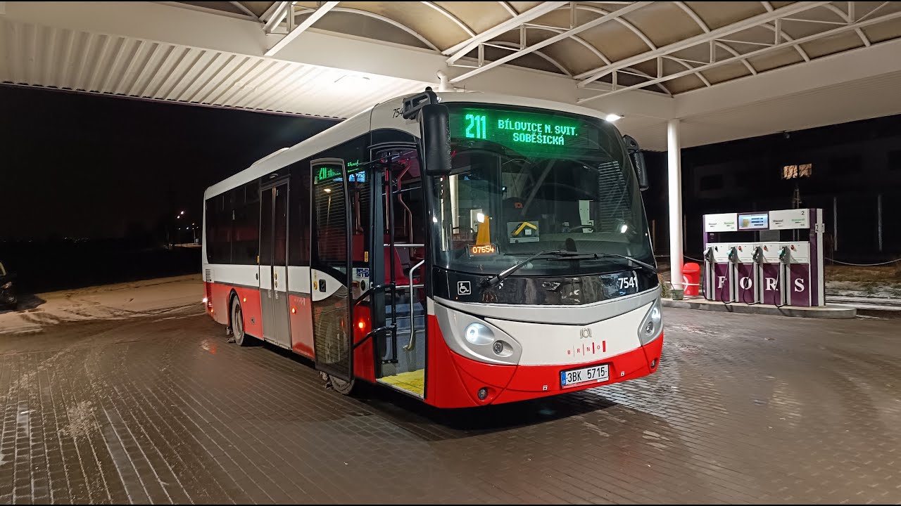 Odpolední linka 211 se sněhem a zastávkou pro čajíček