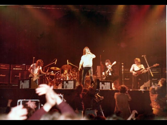 AC/DC - Rock'N'Roll Damnation (Live at the Apollo Theatre, Glasgow