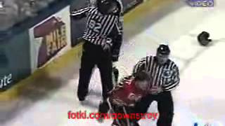 Hockeyfighters.cz  Brandon Prust vs Nolan Yonkman.wmv