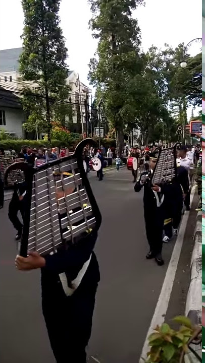 Marching Band Univ.Nurtanio Bandung di cfd dago,18 februari 2018