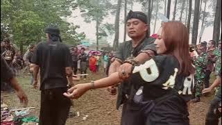 Kekebalan Orang Sunda Dalam Atraksi Debus - Padepokan Putra Galunggung