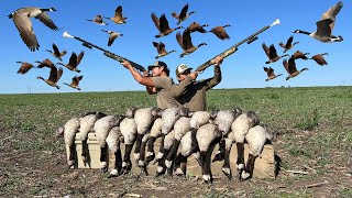 Early North Dakota Goose Hunting! (BIG FLOCKS)