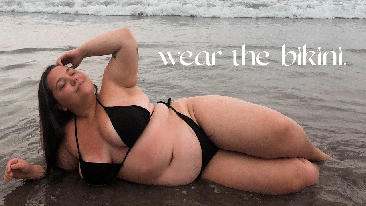 how to feel confident as a big girl in a bikini photo
